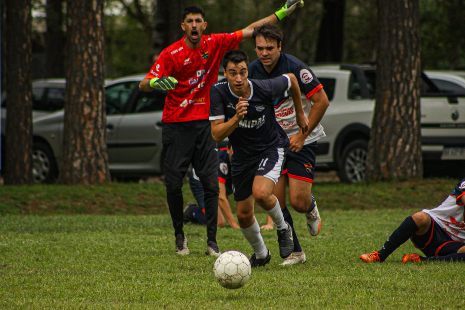 Goleada y punta en soledad